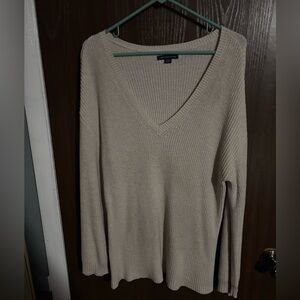 American Eagle V-Beck sweater. Size Large. Hardly worn.